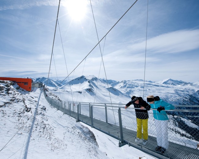 Breathtaking view on the hanging bridge of Stubnerkogel © Gasteinertal Tourism