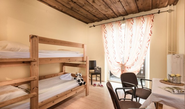 Spacious rooms with shower and toilet © Slopestar.dk