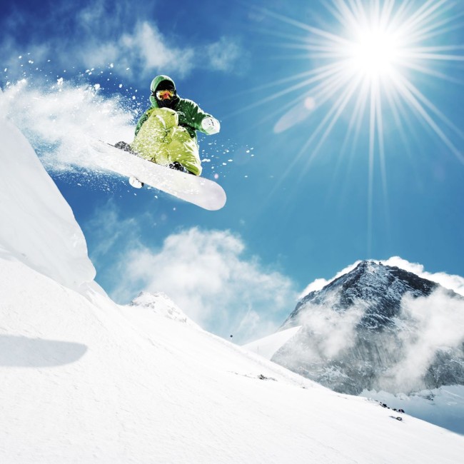 Freestyle and slopestyle for alpine skiers and snowboarders © Shutterstock